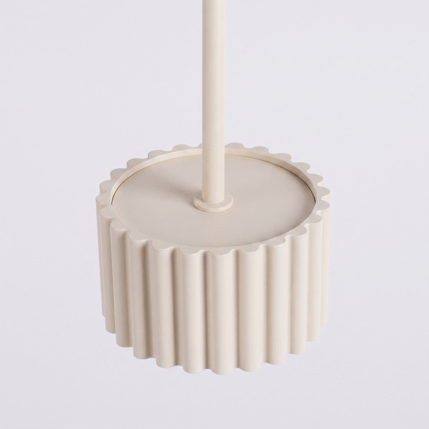 Suspension Aura 1 lumière aluminium beige GX53 vue rapprochée