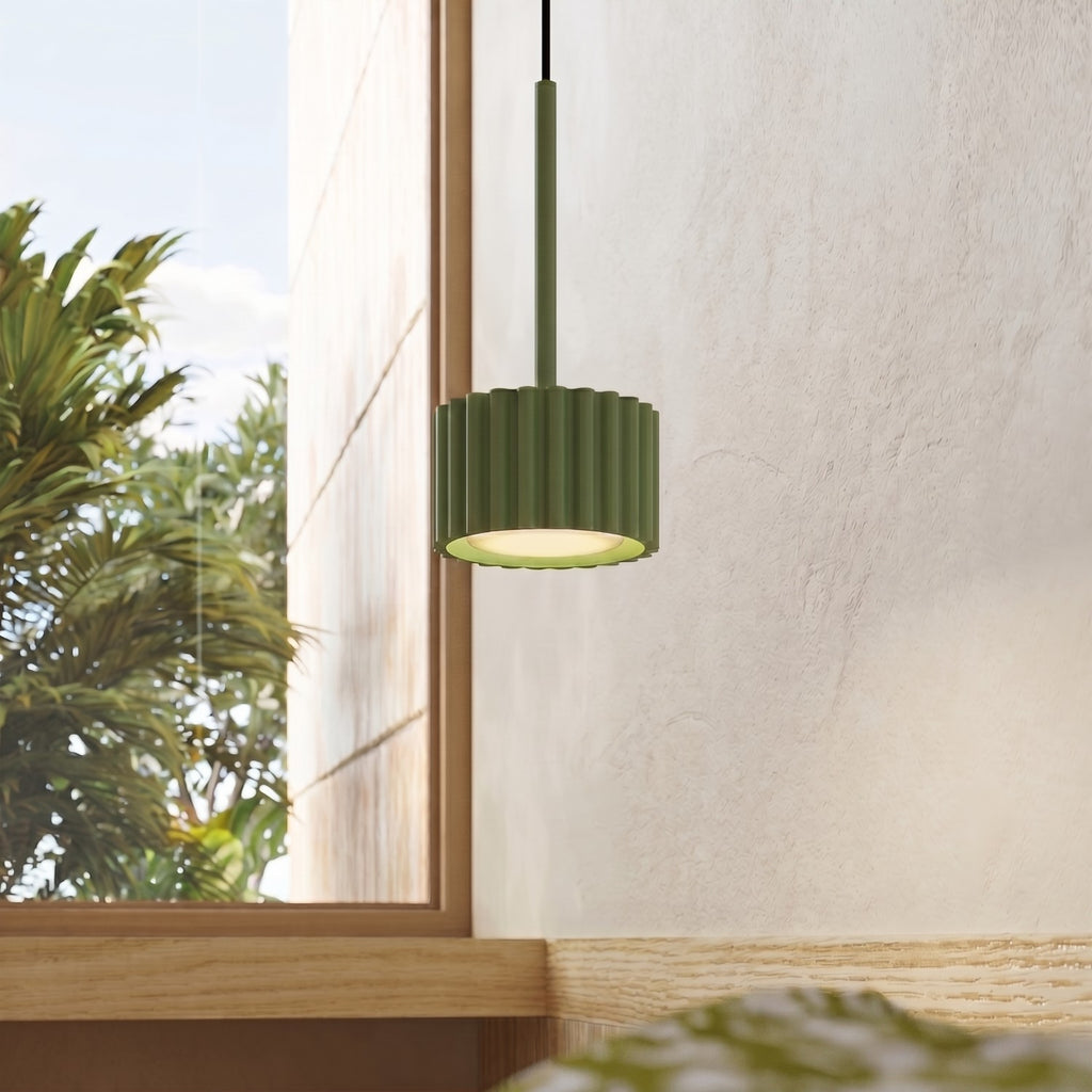 Suspension Aura 1 lumière aluminium vert olive GX53 vue de trois quarts