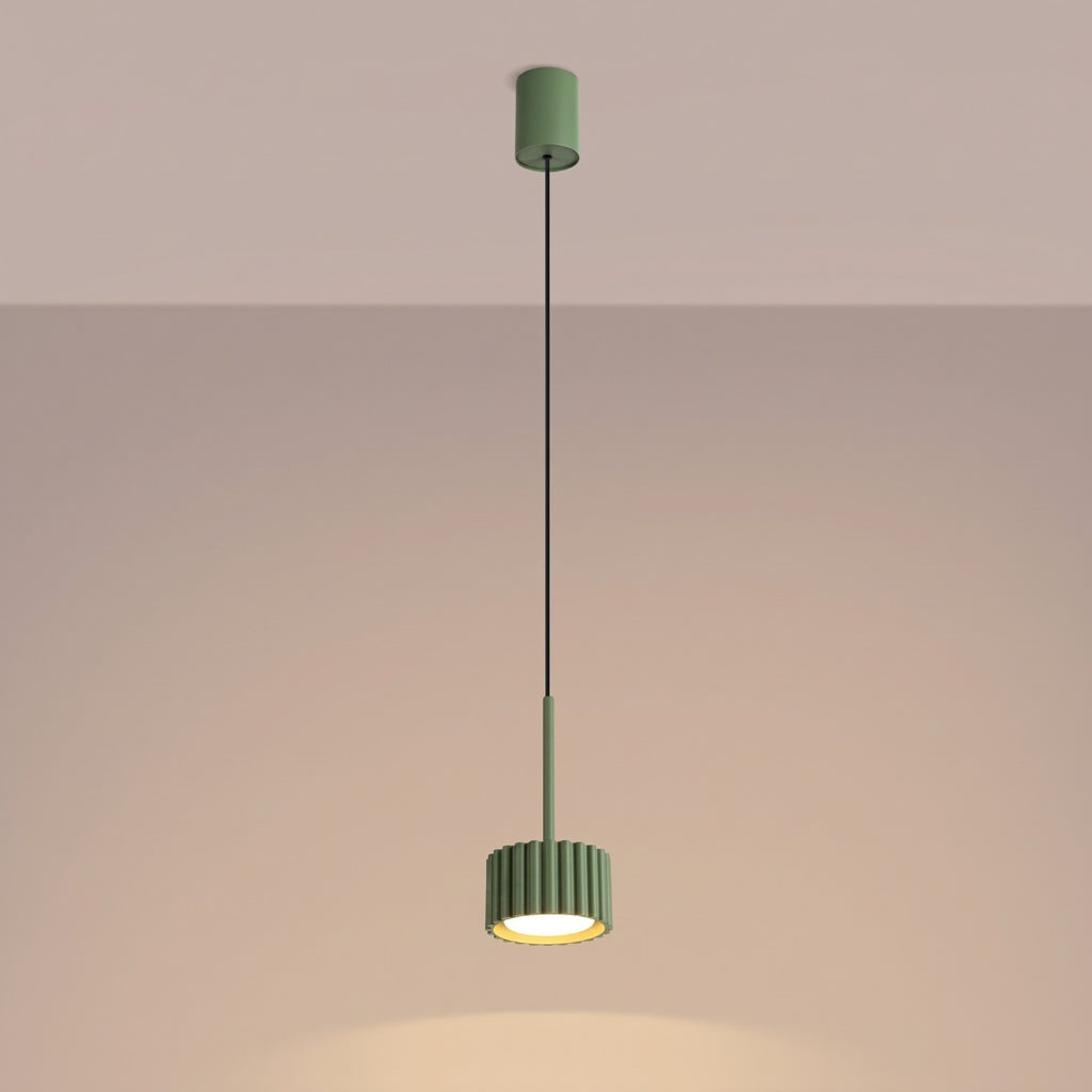 Suspension Aura 1 lumière aluminium vert olive GX53 vue de trois quarts