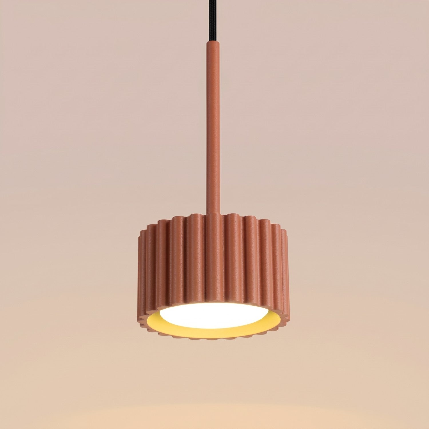 Suspension Aura 1 lumière aluminium rouge ocre GX53 détail des cannelures