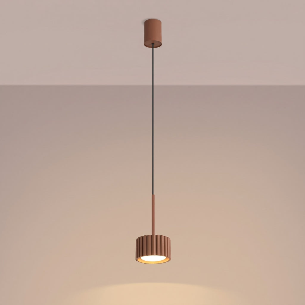 Suspension Aura 1 lumière aluminium mocca GX53 vue de trois quarts