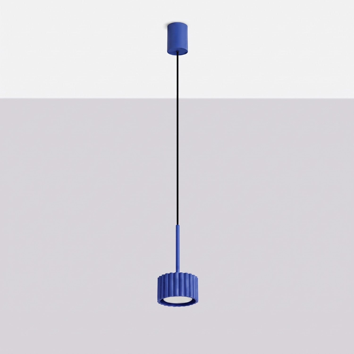 Suspension Aura 1 lumière aluminium outremer GX53 vue de profil