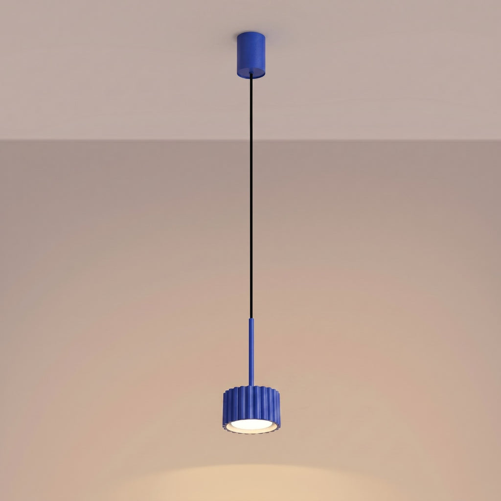 Suspension Aura 1 lumière aluminium outremer GX53 vue de trois quarts