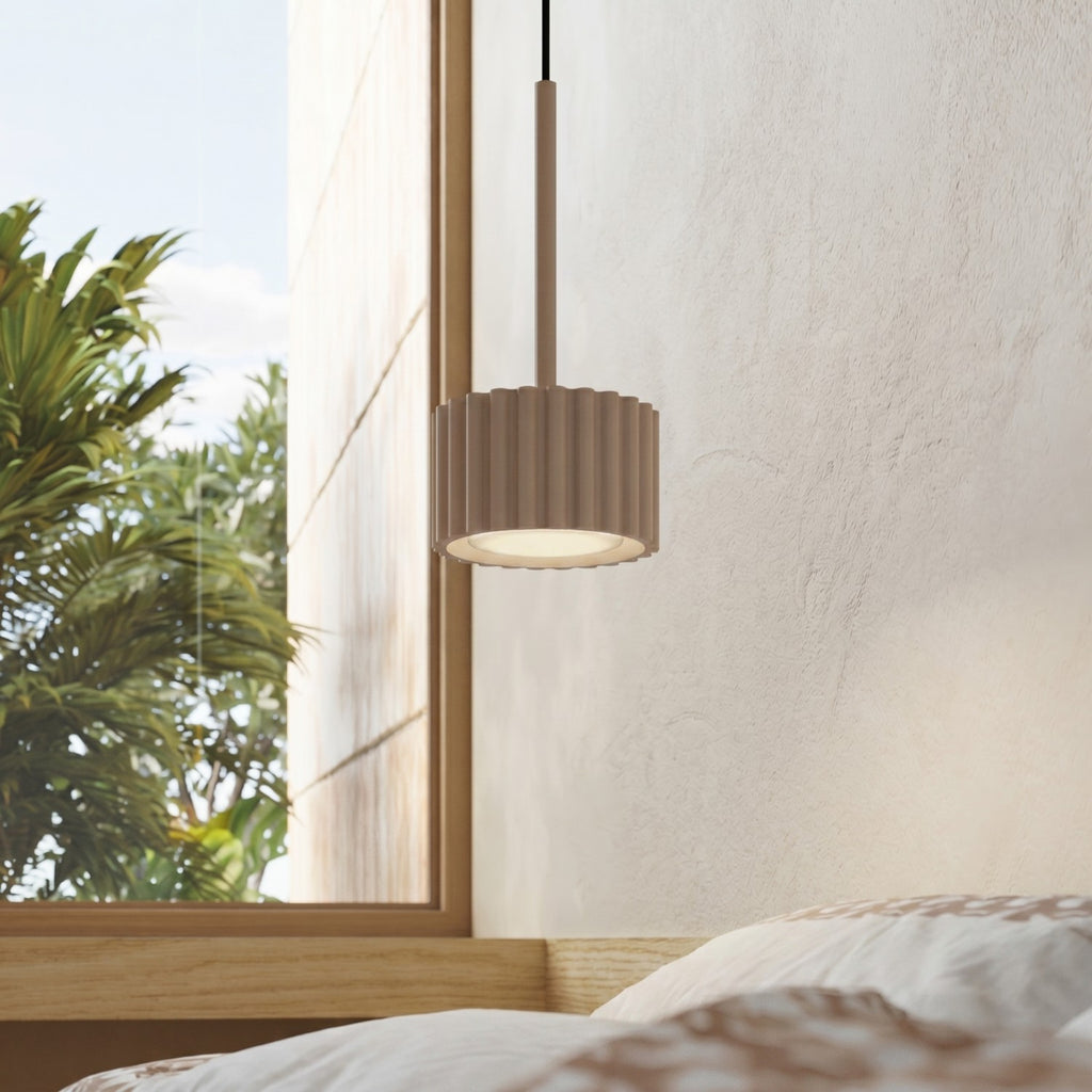 Suspension Aura 1 lumière aluminium taupe GX53 vue de trois quarts