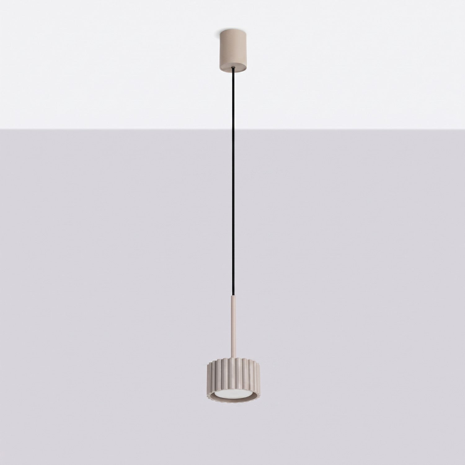 Suspension Aura 1 lumière aluminium taupe GX53 vue de profil