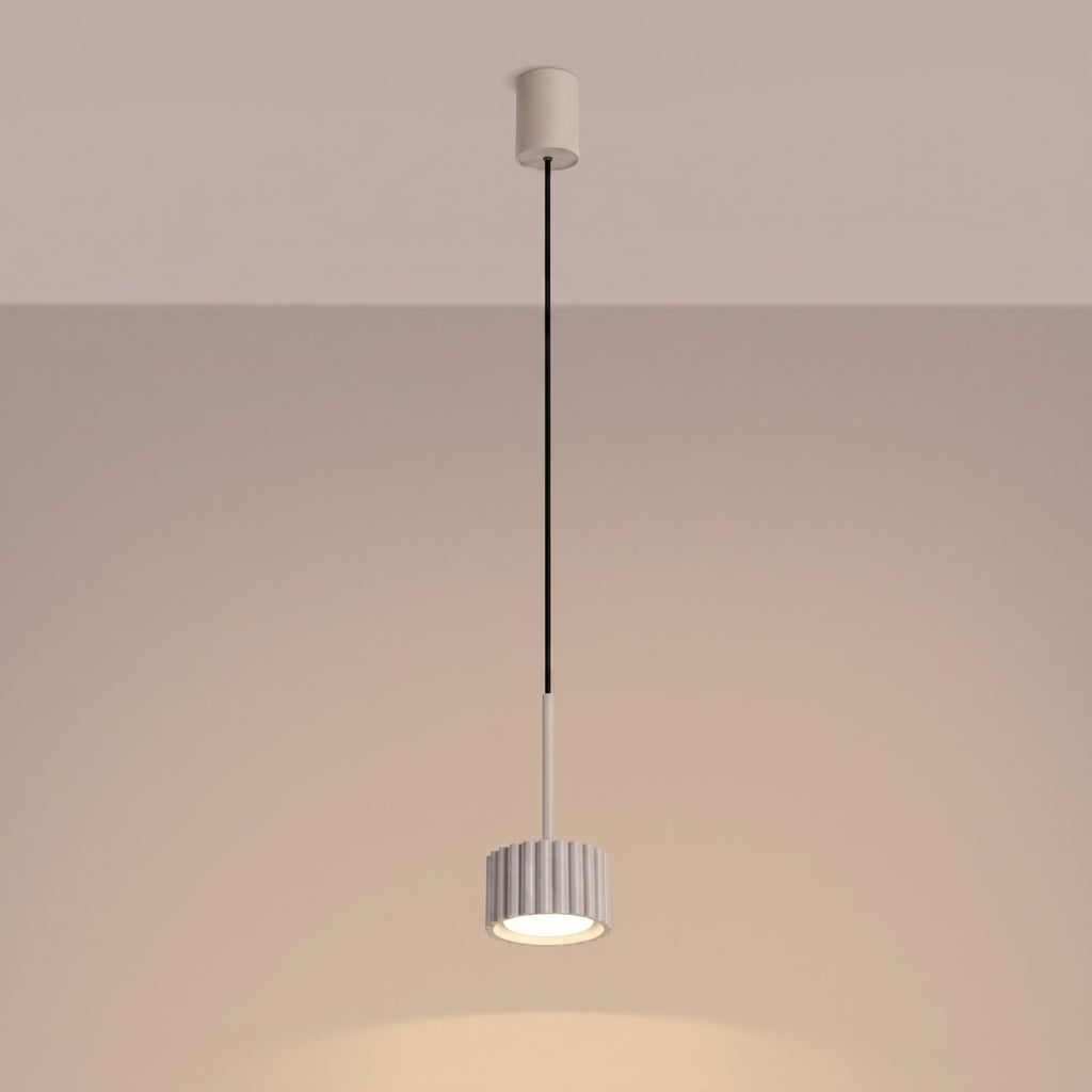 Suspension Aura 1 lumière aluminium taupe GX53 vue de trois quarts