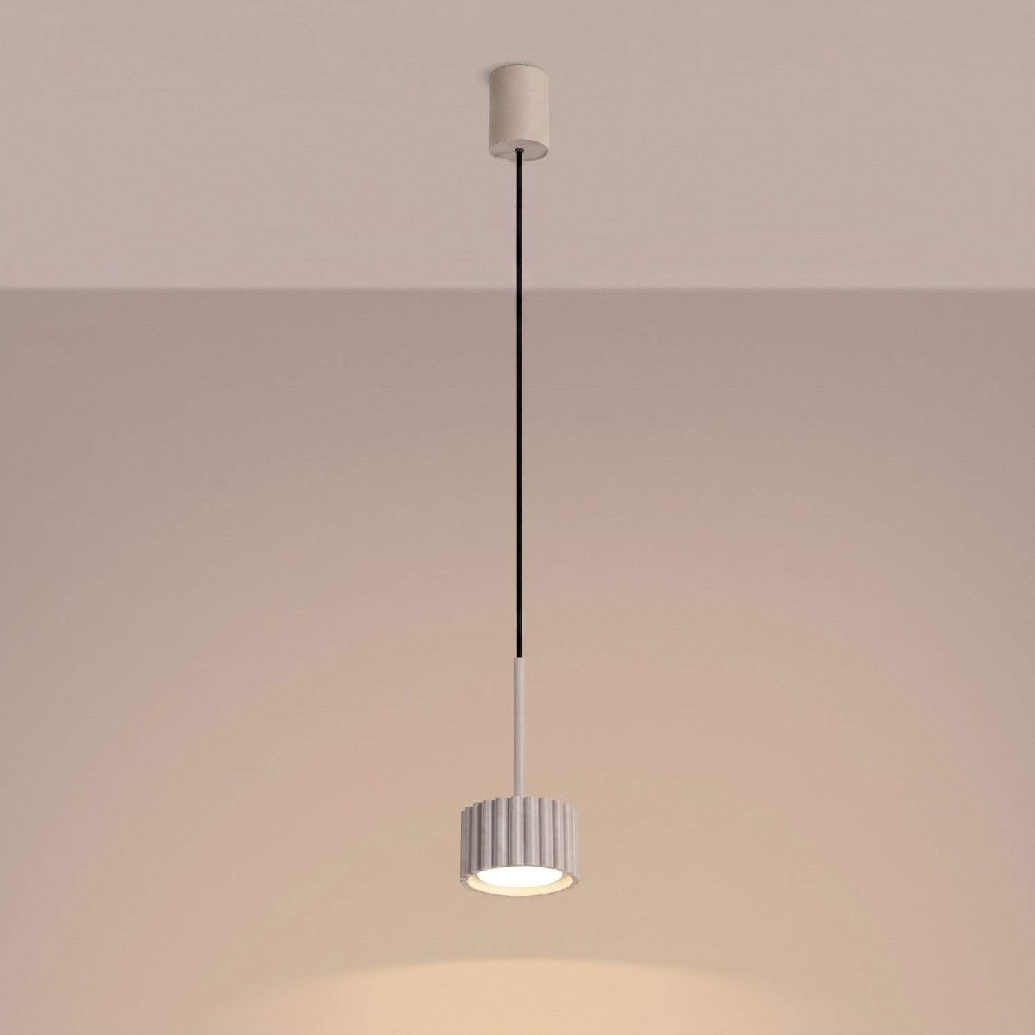 Suspension Aura 1 lumière aluminium taupe GX53 vue de trois quarts