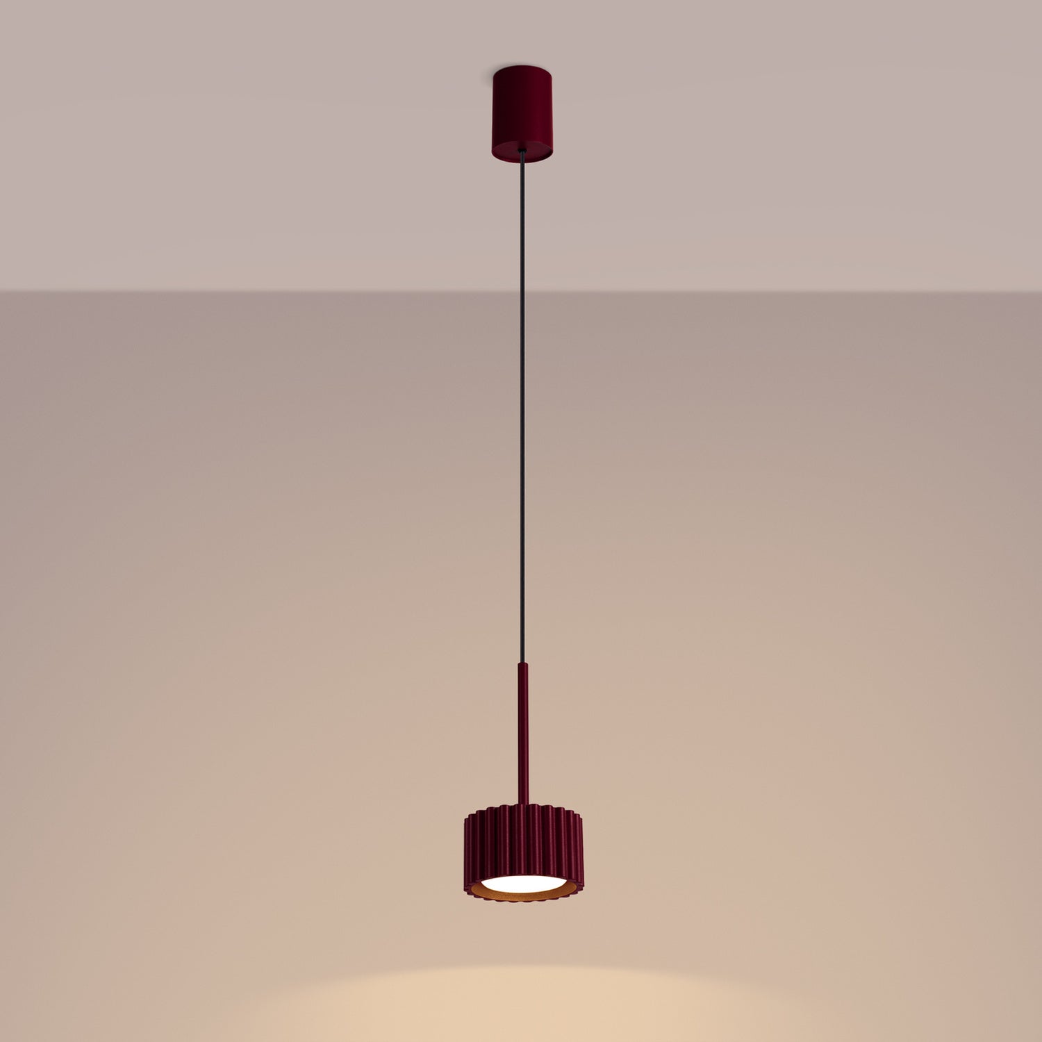 Suspension Aura 1 lumière aluminium bordeaux GX53 vue de trois quarts