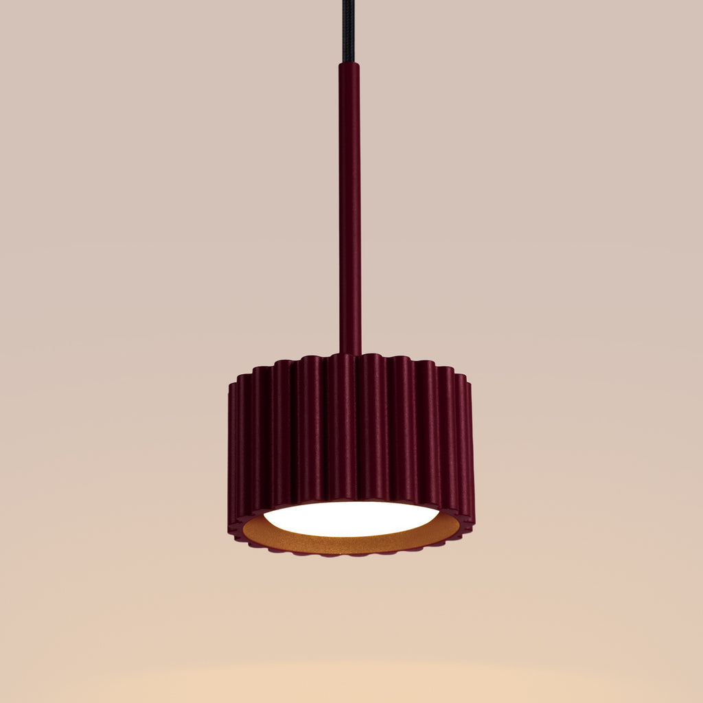 Suspension Aura 1 lumière aluminium bordeaux GX53 en situation
