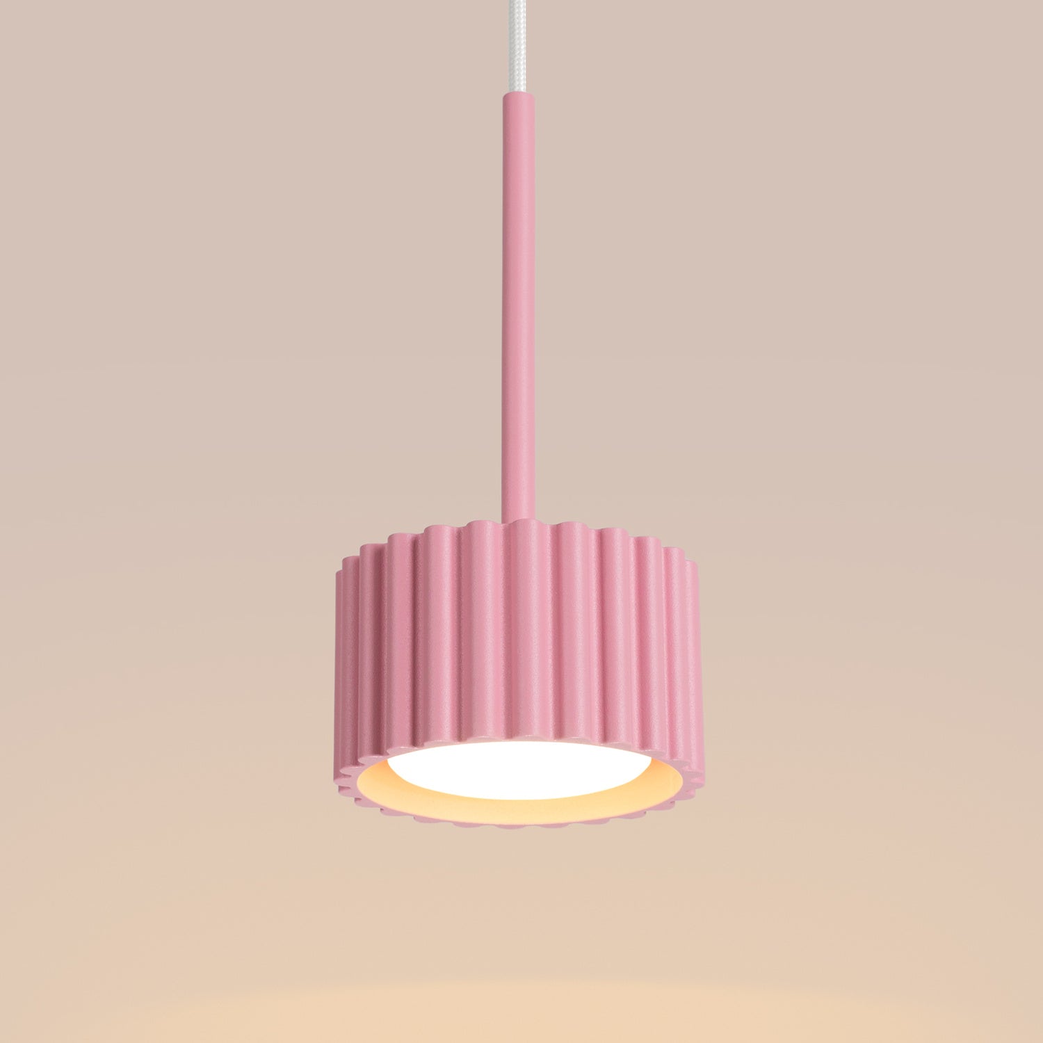 Suspension Aura 1 lumière aluminium rose GX53 détail des cannelures