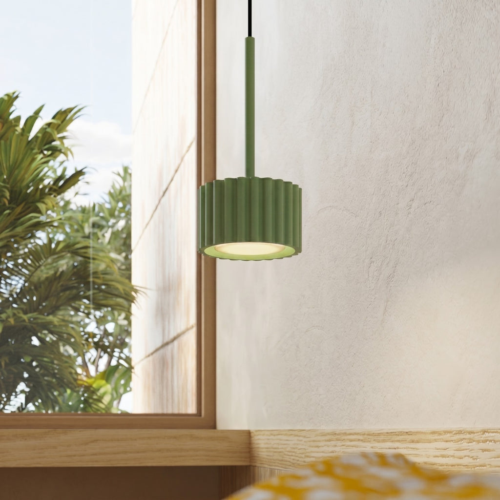 Suspension Aura 1 lumière aluminium vert sauge GX53 vue de trois quarts