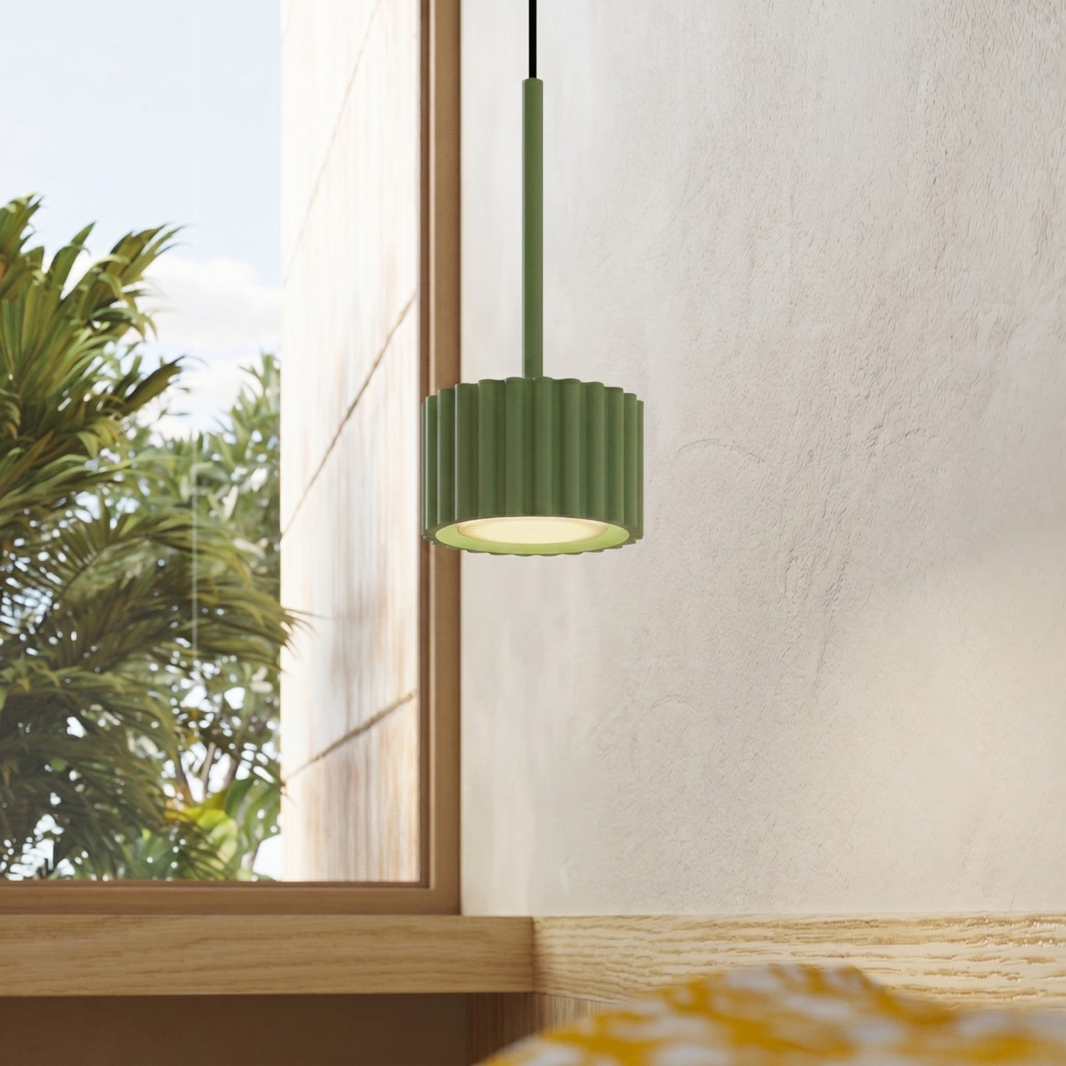 Suspension Aura 1 lumière aluminium vert sauge GX53 vue de trois quarts
