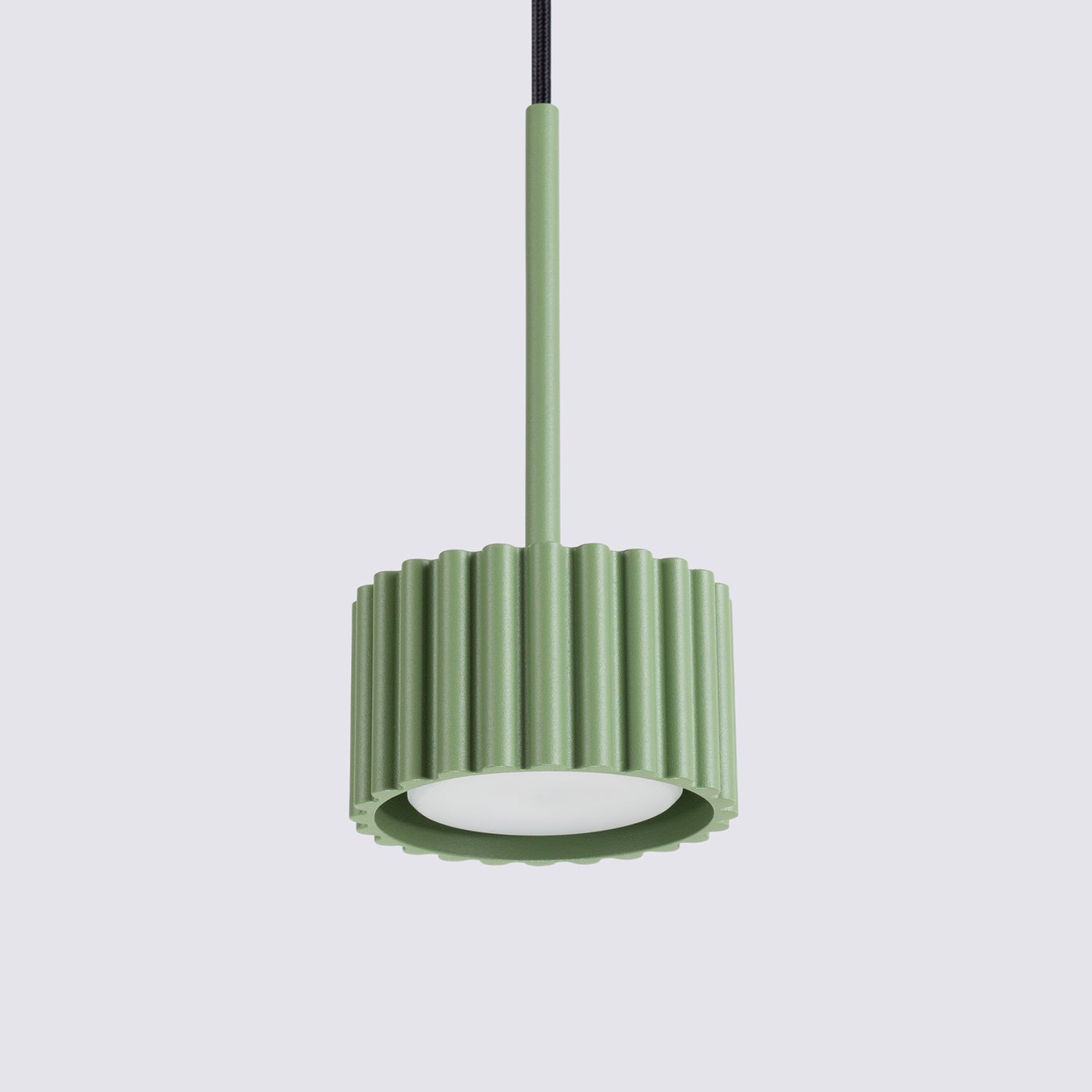 Suspension Aura 1 lumière aluminium vert sauge GX53 en situation
