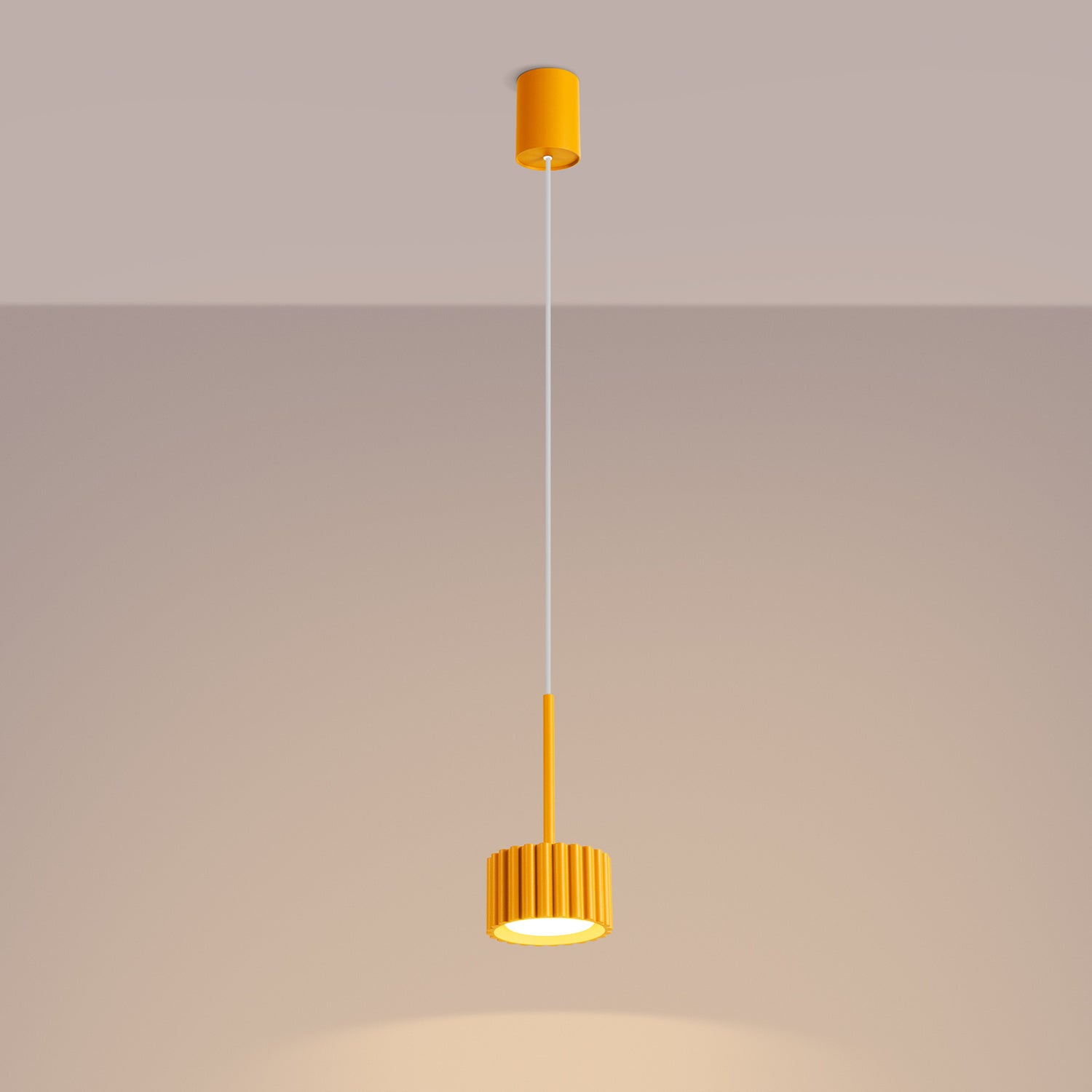Suspension Aura 1 lumière aluminium jaune GX53 vue de trois quarts