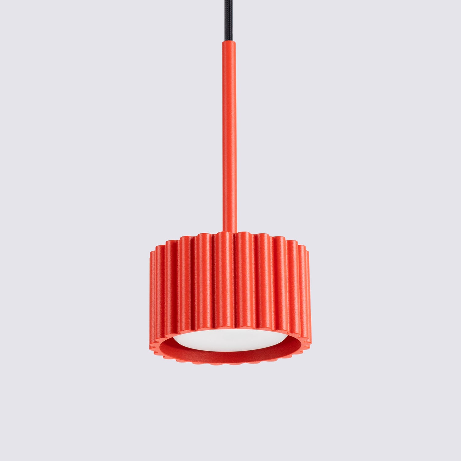 Suspension Aura 1 lumière aluminium rouge GX53 en situation