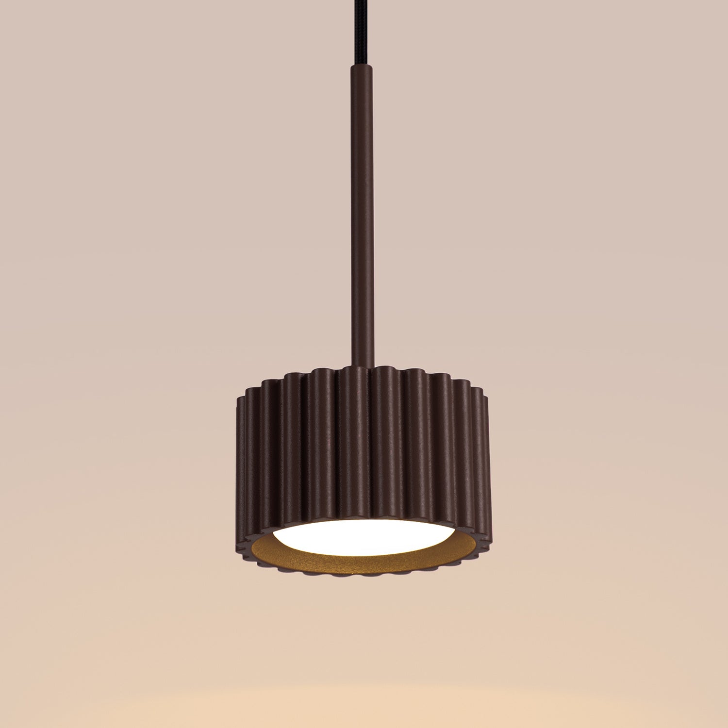 Suspension Aura 1 lumière aluminium brun GX53 détail des cannelures