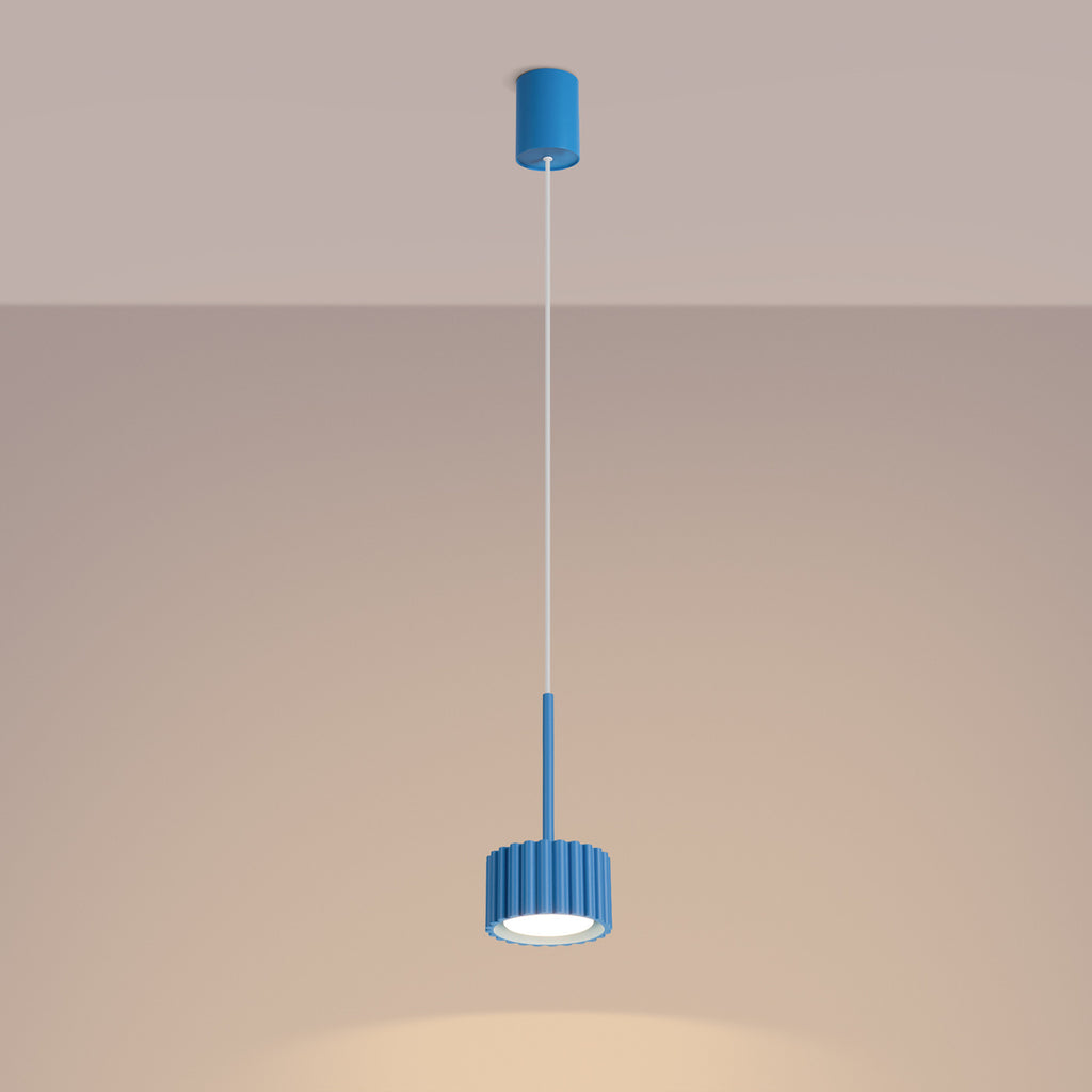 Suspension Aura 1 lumière aluminium bleu clair GX53 vue de trois quarts