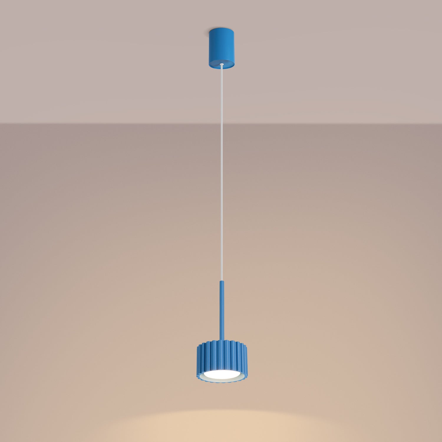Suspension Aura 1 lumière aluminium bleu clair GX53 vue de trois quarts