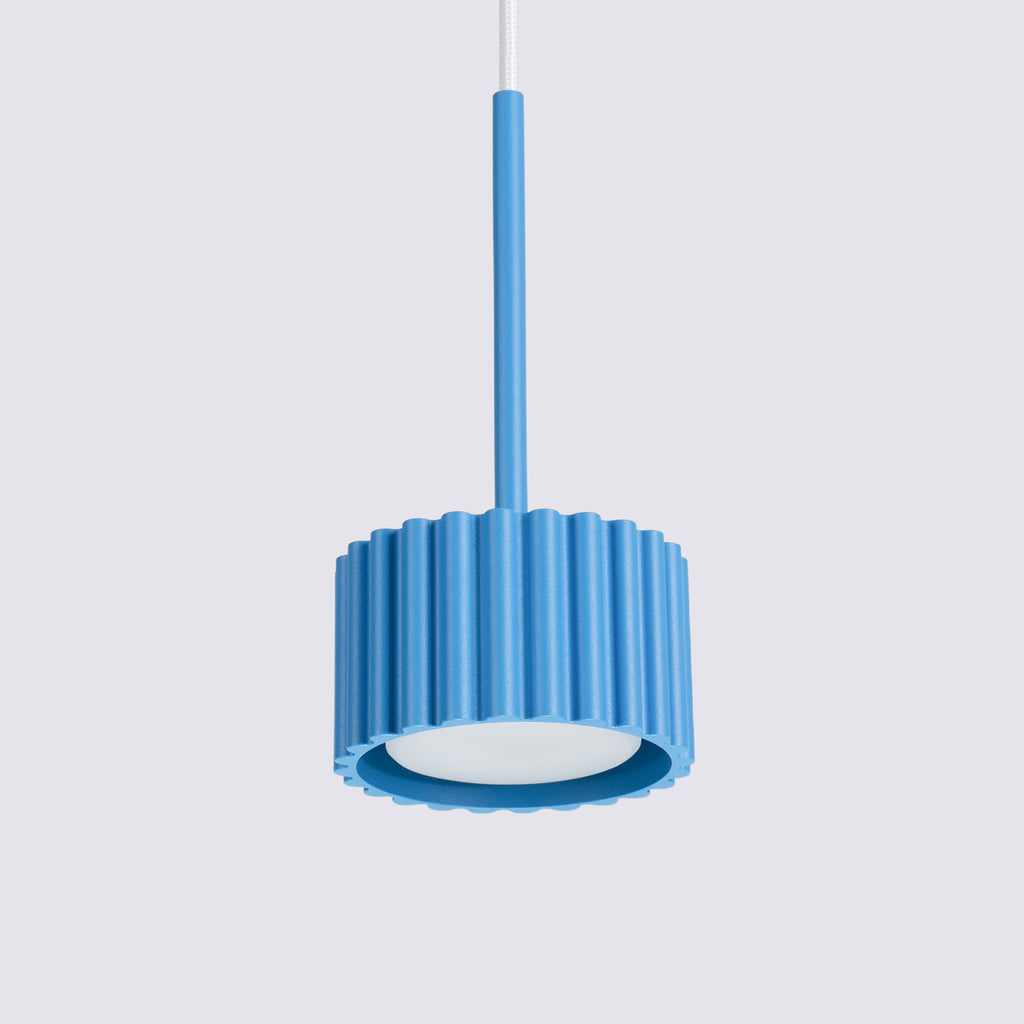 Suspension Aura 1 lumière aluminium bleu clair GX53 en situation