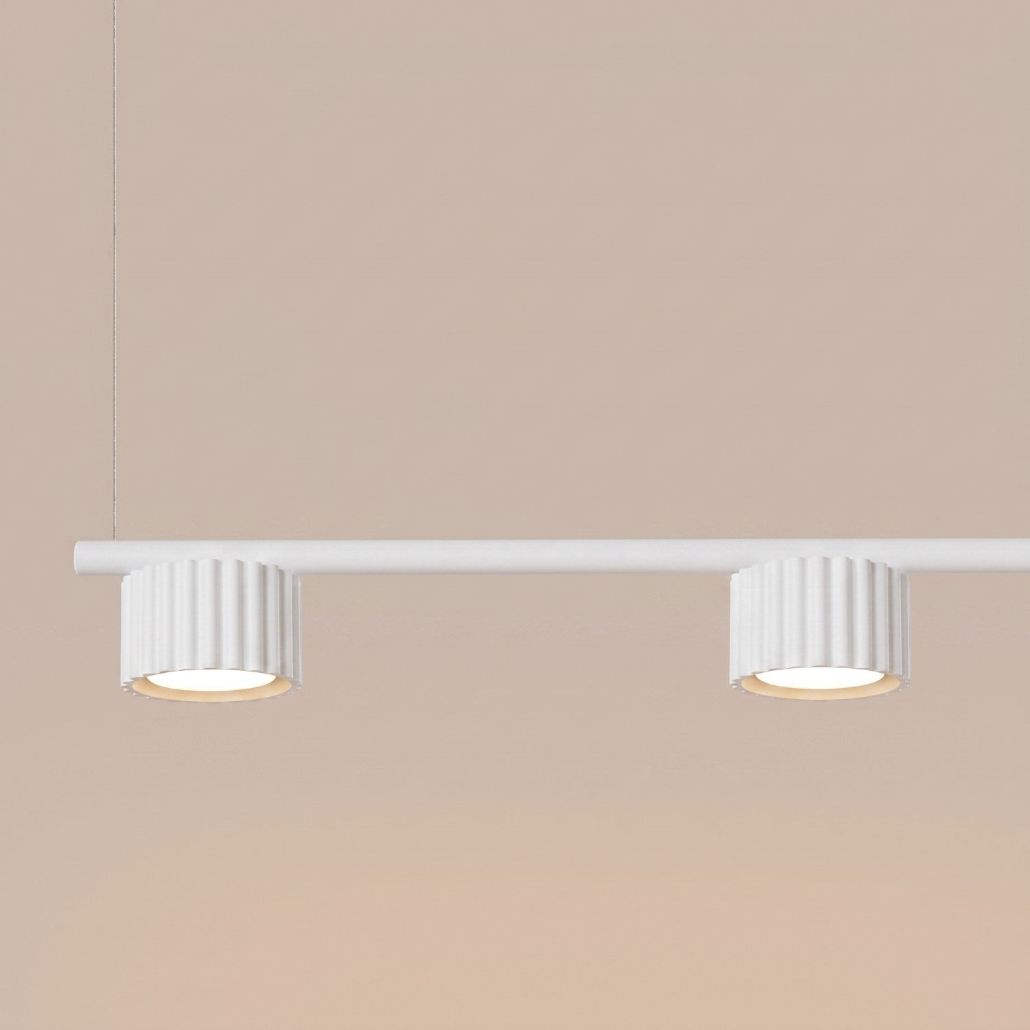 Lustre Aura rampe 4 tambours aluminium blanc GX53 détail des cannelures