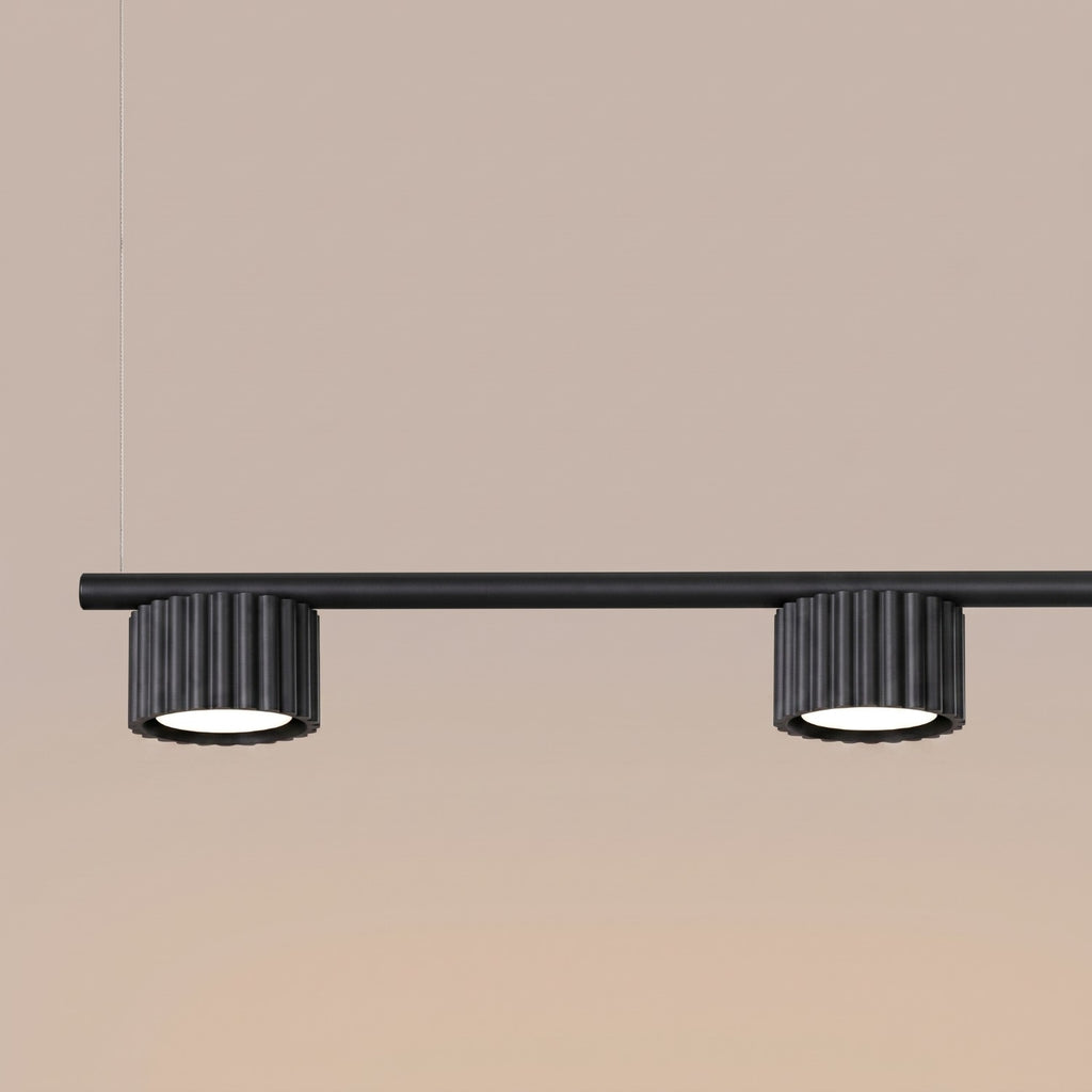Lustre Aura rampe 4 tambours aluminium noir GX53 détail des cannelures