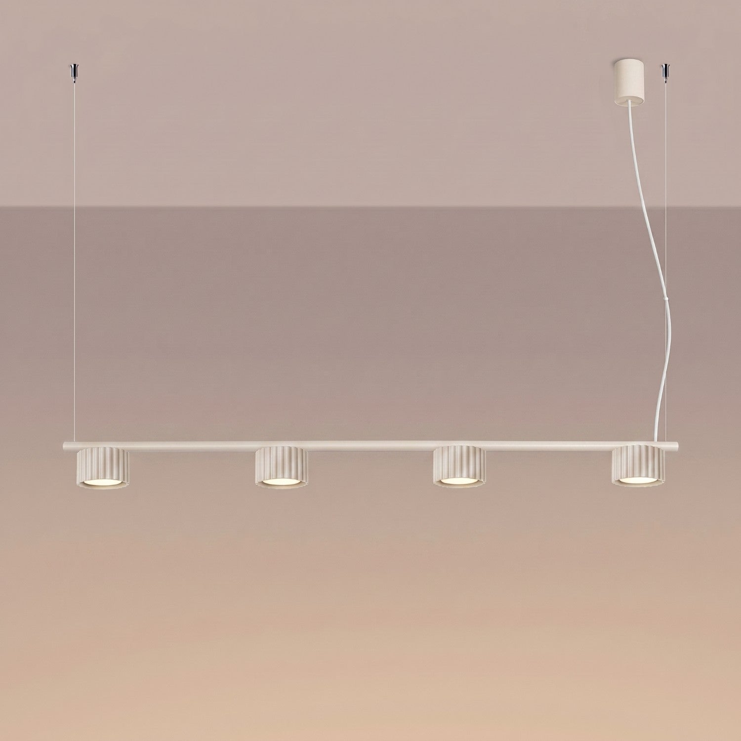 Lustre Aura rampe 4 tambours aluminium beige GX53 vue de trois quarts