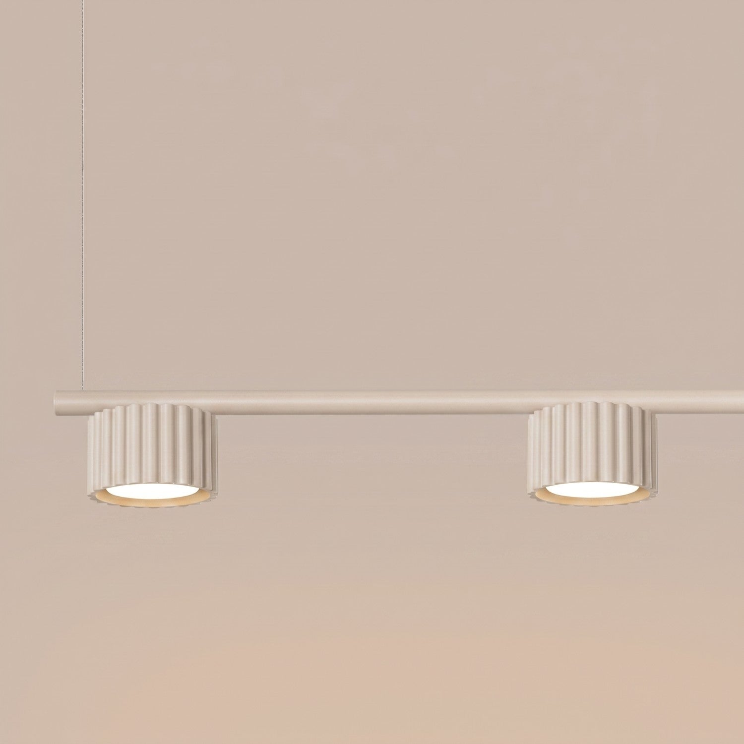 Lustre Aura rampe 4 tambours aluminium beige GX53 détail des cannelures