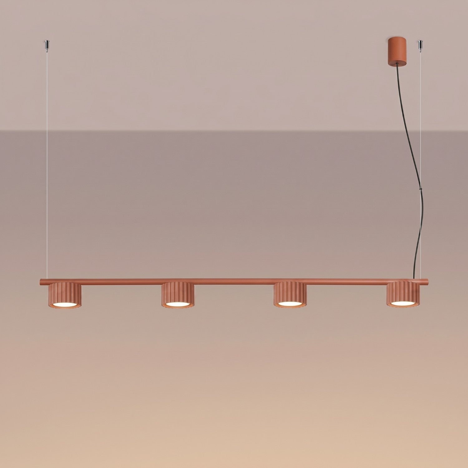 Lustre Aura rampe 4 tambours aluminium rouge ocre GX53 vue de trois quarts