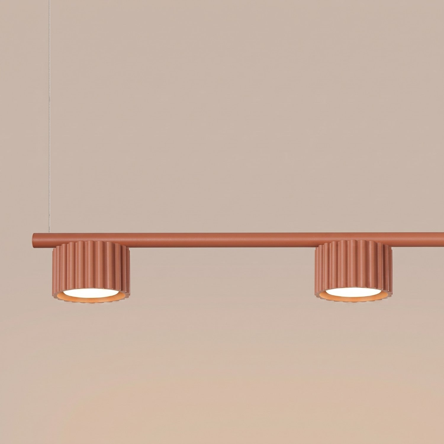 Lustre Aura rampe 4 tambours aluminium rouge ocre GX53 détail des cannelures