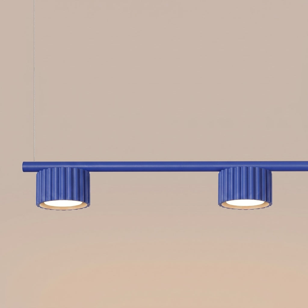Lustre Aura rampe 4 tambours aluminium outremer GX53 détail des cannelures