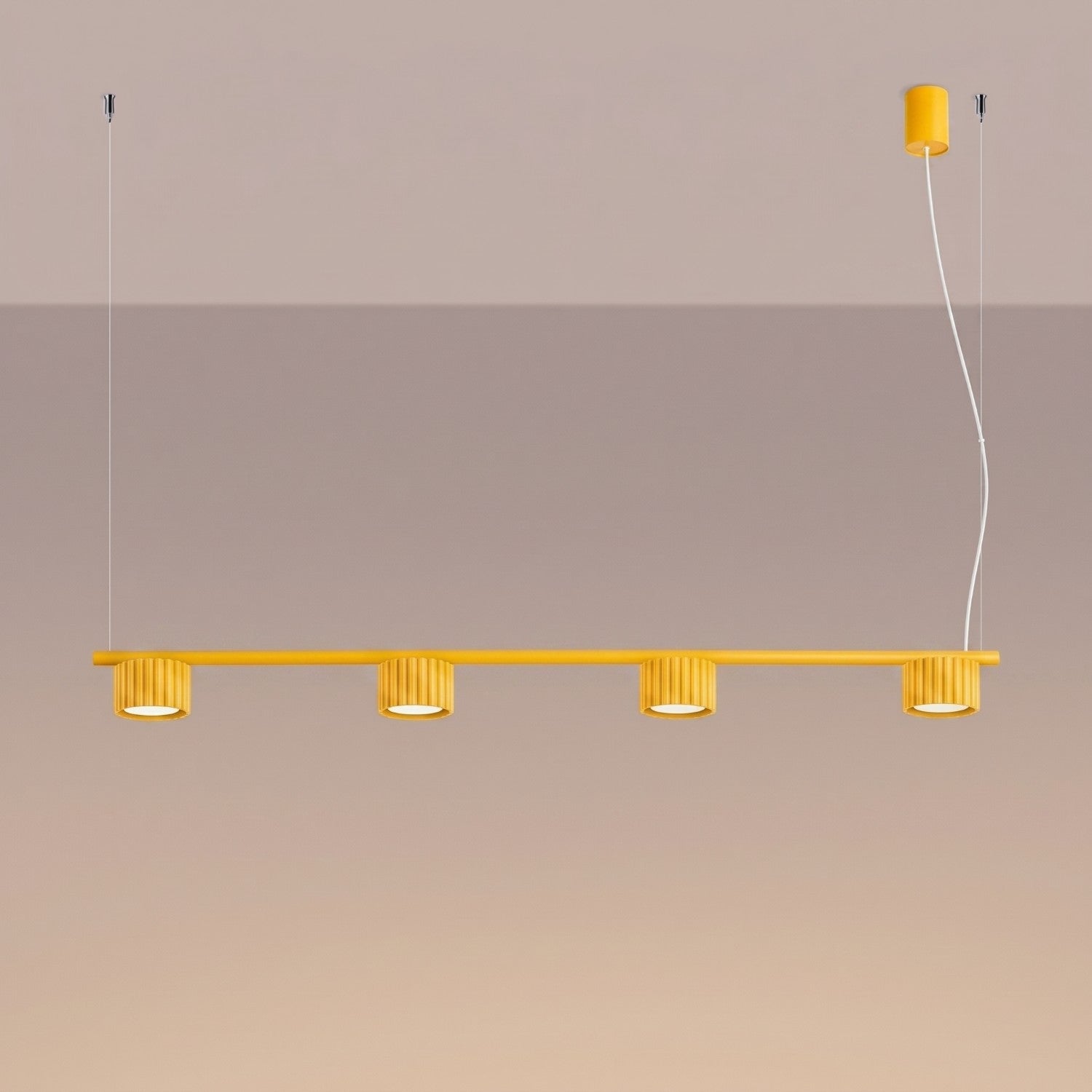 Lustre Aura rampe 4 tambours aluminium jaune GX53 vue de trois quarts