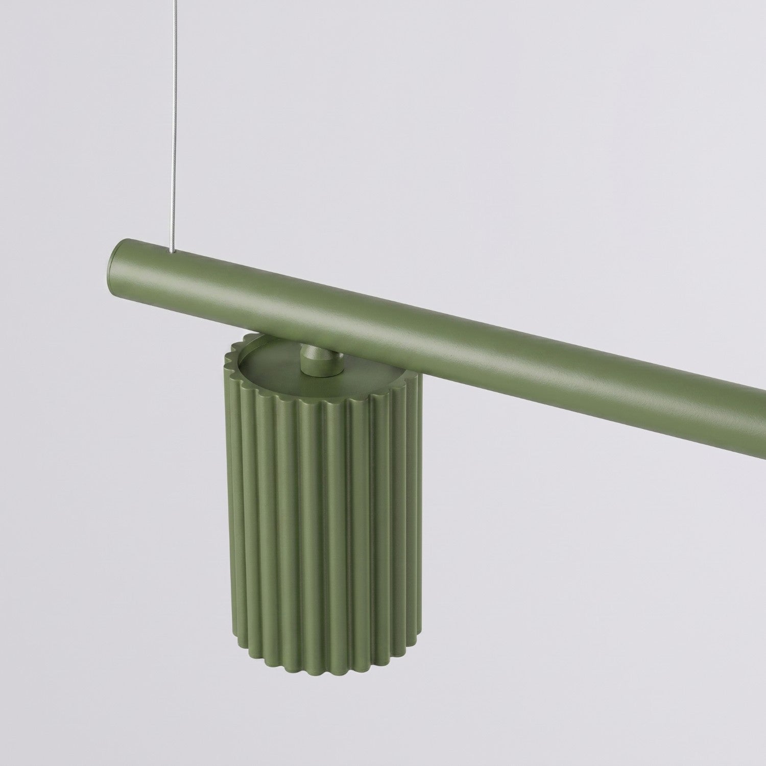 Lustre Karbon rampe 4 spots aluminium vert olive GU10 tête orientée