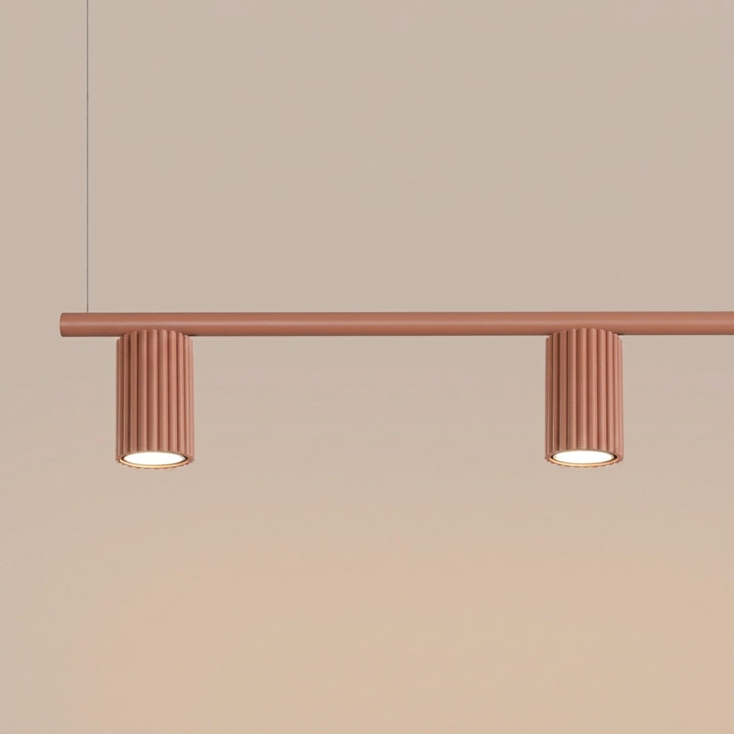 Lustre Karbon rampe 4 spots aluminium rouge ocre GU10 en situation