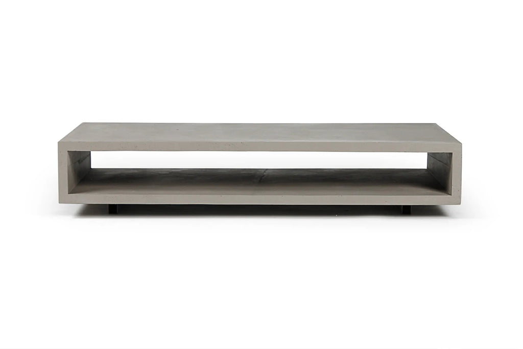 Table basse en béton Monobloc gris naturel en situation 1