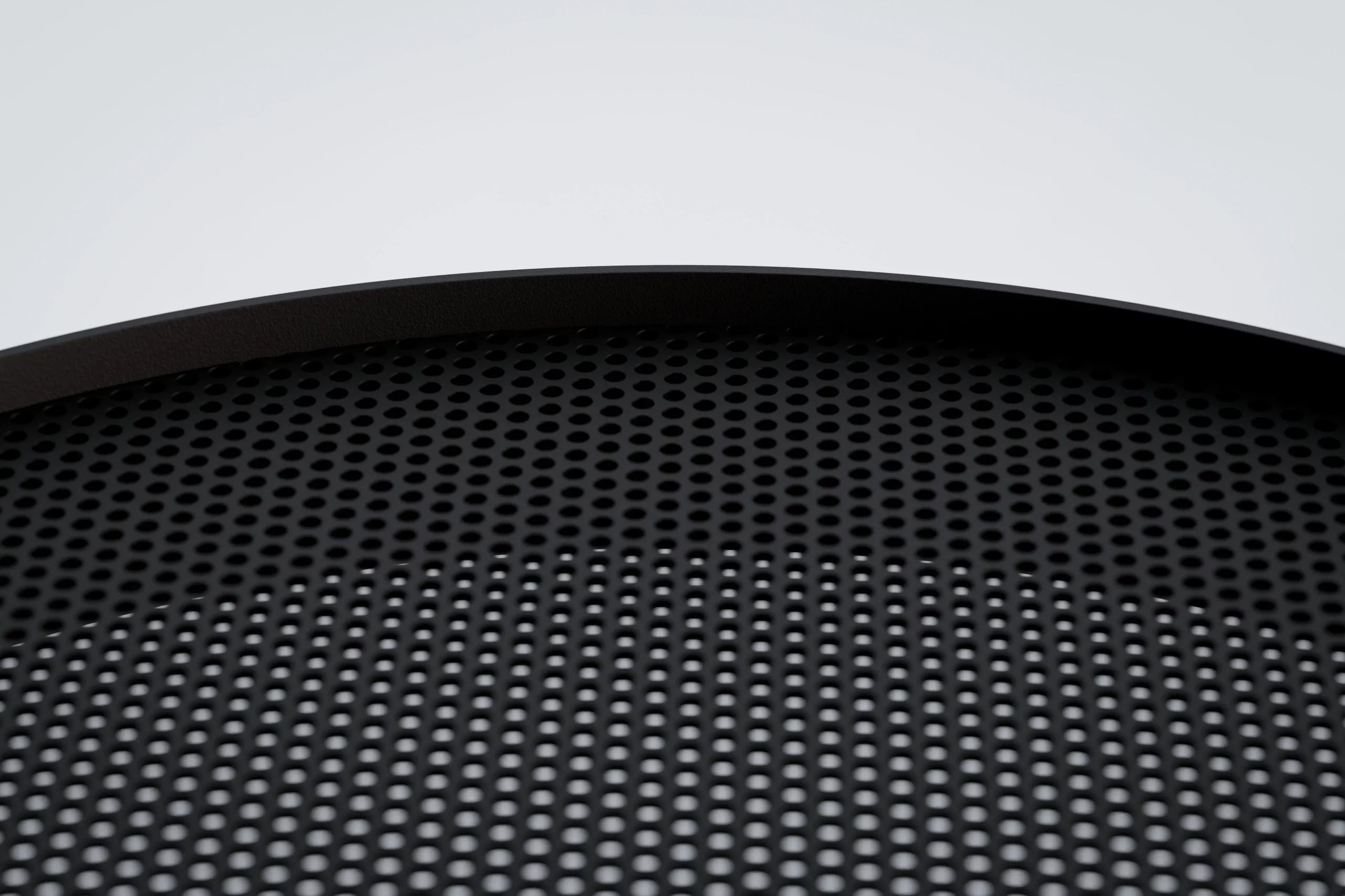 Table d'appoint en béton Twist noir en situation 5