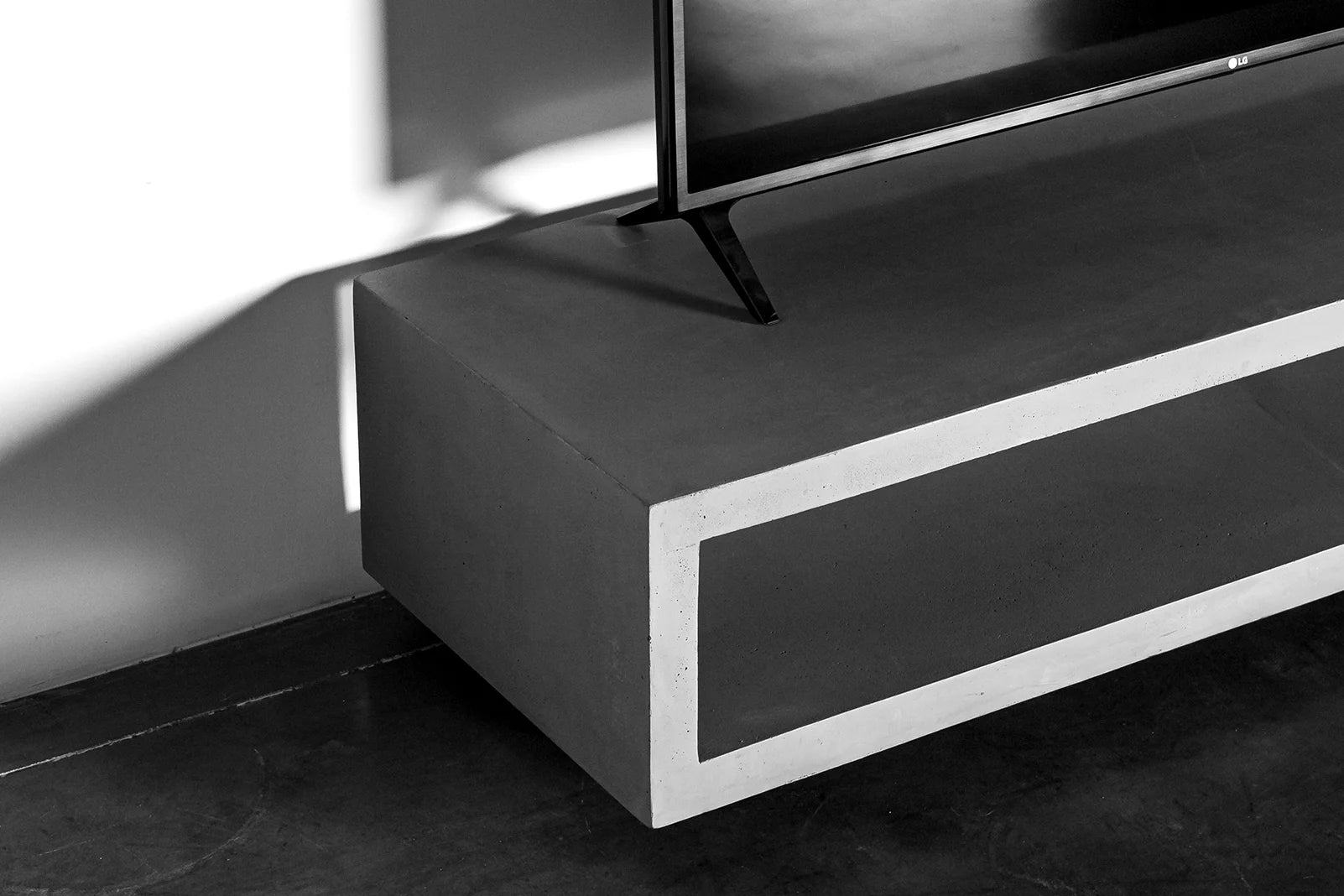 Meuble TV en béton Monobloc gris naturel en situation 4