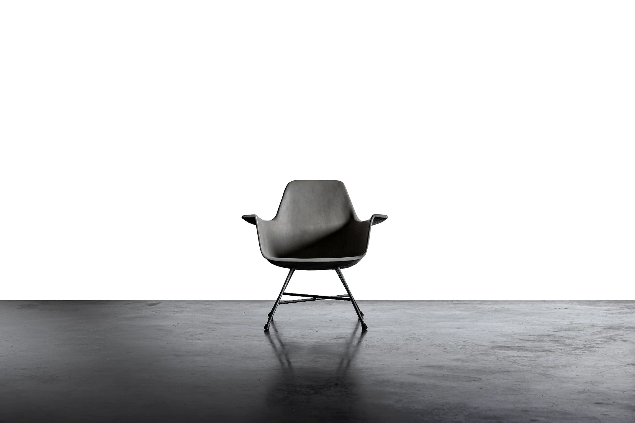Fauteuil bas en béton Hauteville gris naturel en situation 2