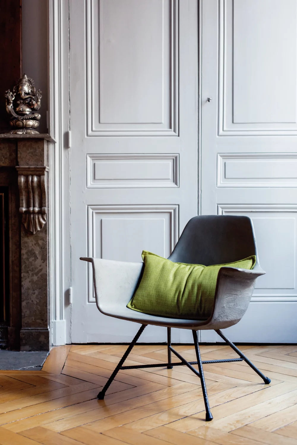 Fauteuil bas en béton Hauteville gris naturel en situation 7