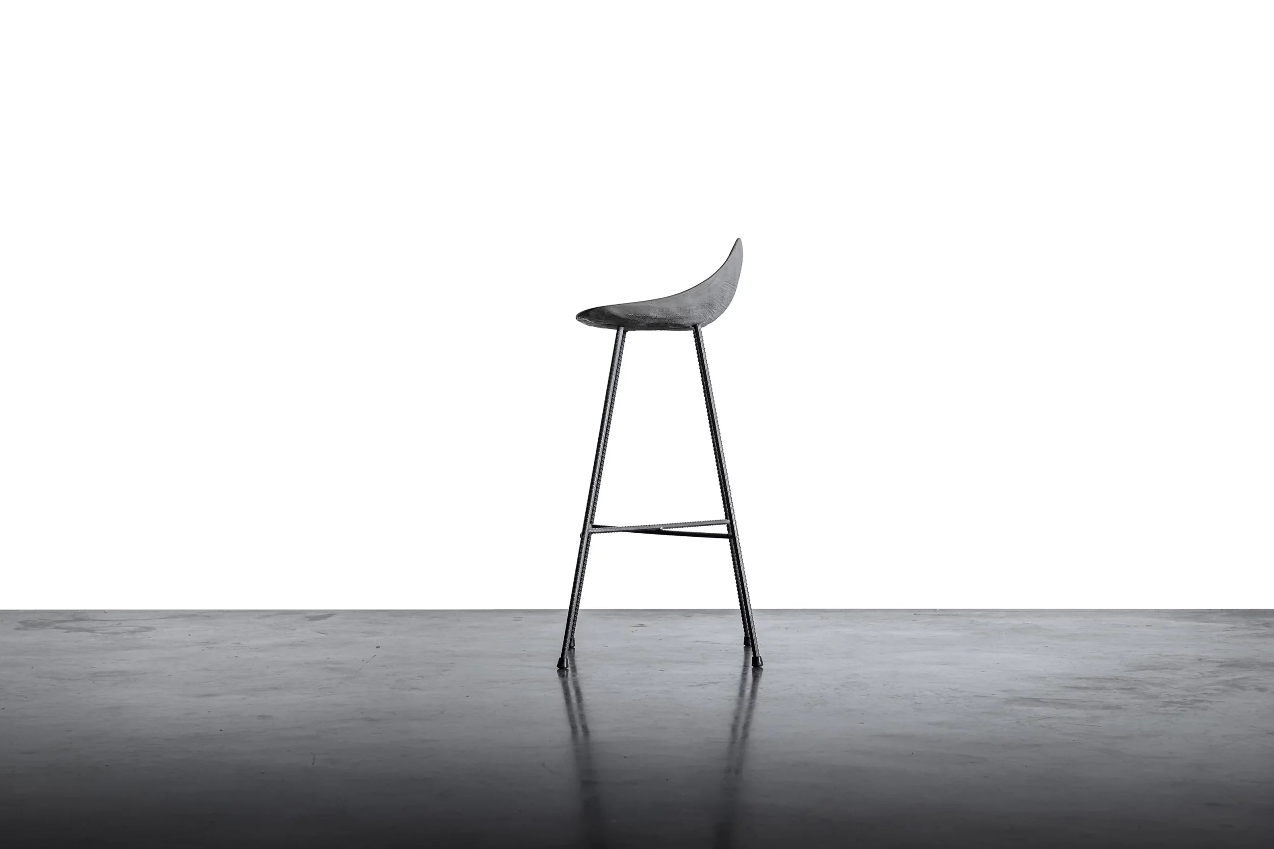 Tabouret de bar en béton Hauteville 77 cm en situation 7