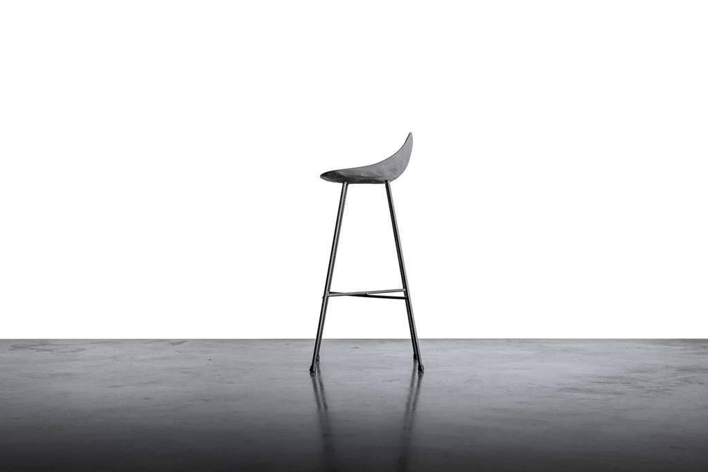 Tabouret de bar en béton Hauteville 77 cm en situation 3
