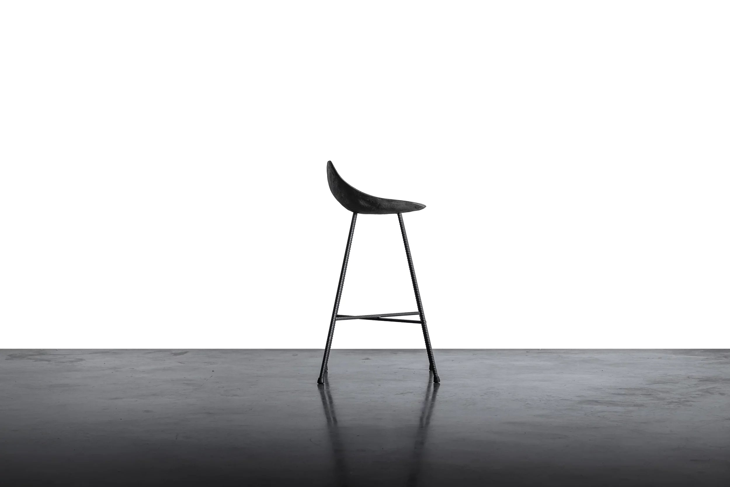 Tabouret de bar en béton Hauteville 67 cm en situation 7