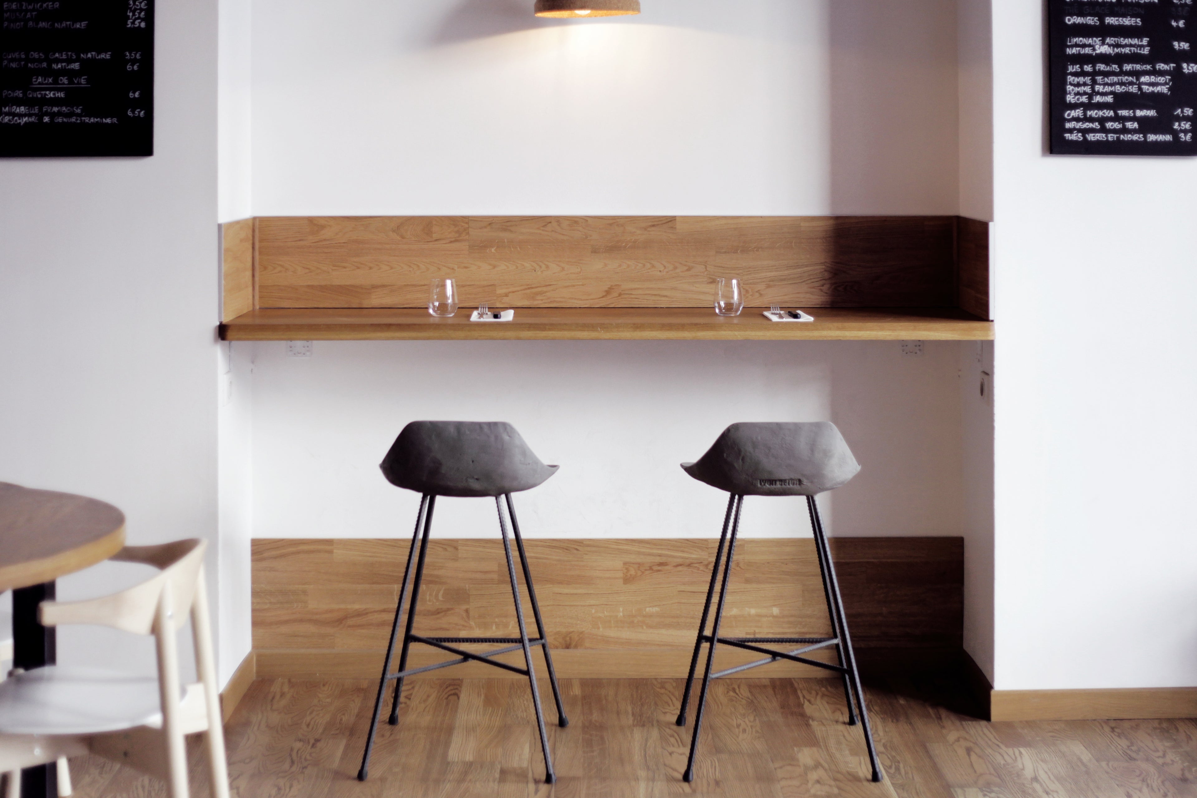 Taburete de bar de hormigón Hauteville 67 cm