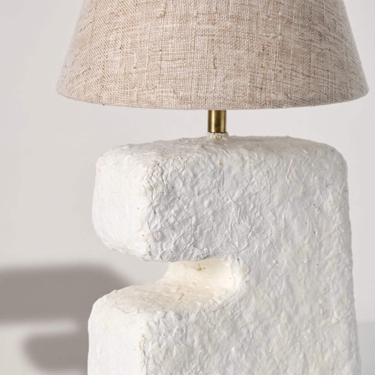 Candeeiro de mesa L'Objet em papel-maché branco