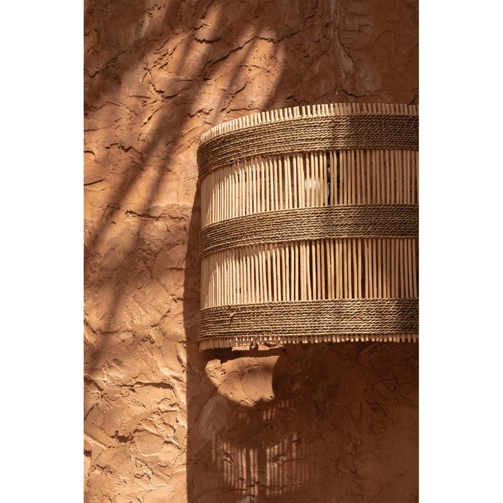 Abat-jour d'applique murale Doedoe en rotin naturel 45 cm en situation