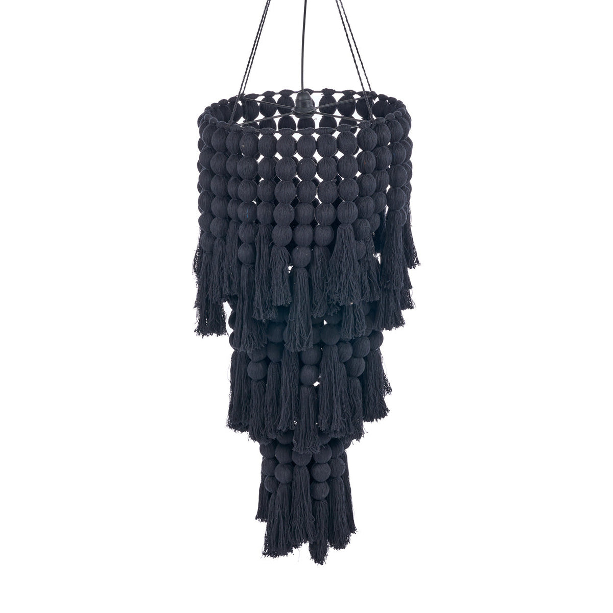 Abat-jour de lustre Nomad en coton noir vu de trois quarts avec ses cordelettes de suspension et sa douille