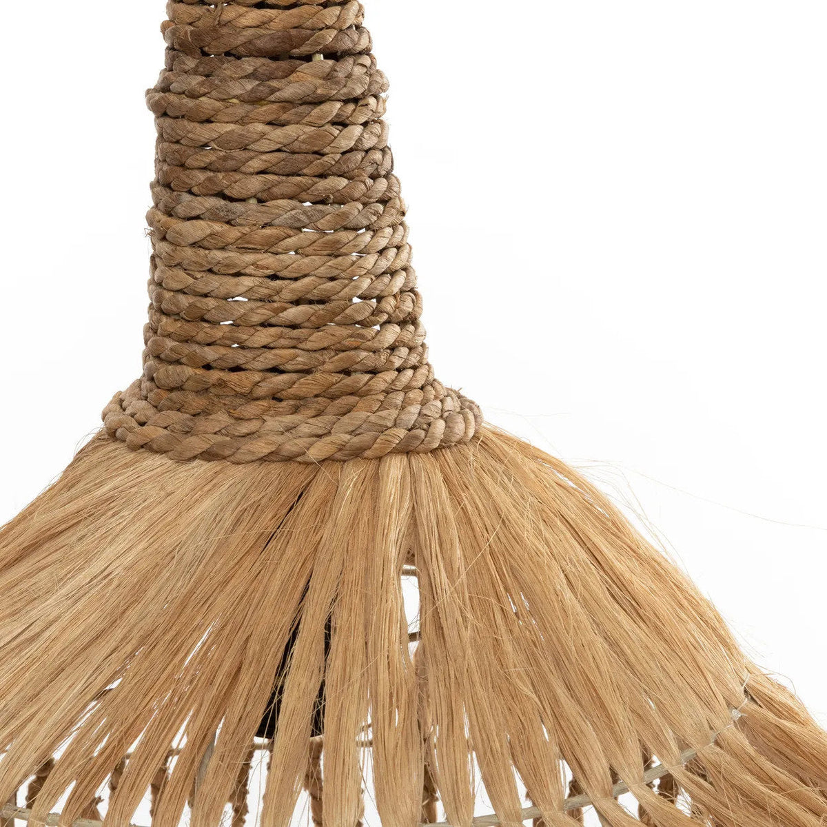 Détail de la flèche en cordon d'abaca torsadé et du départ de la corolle du Hippy Tipi
