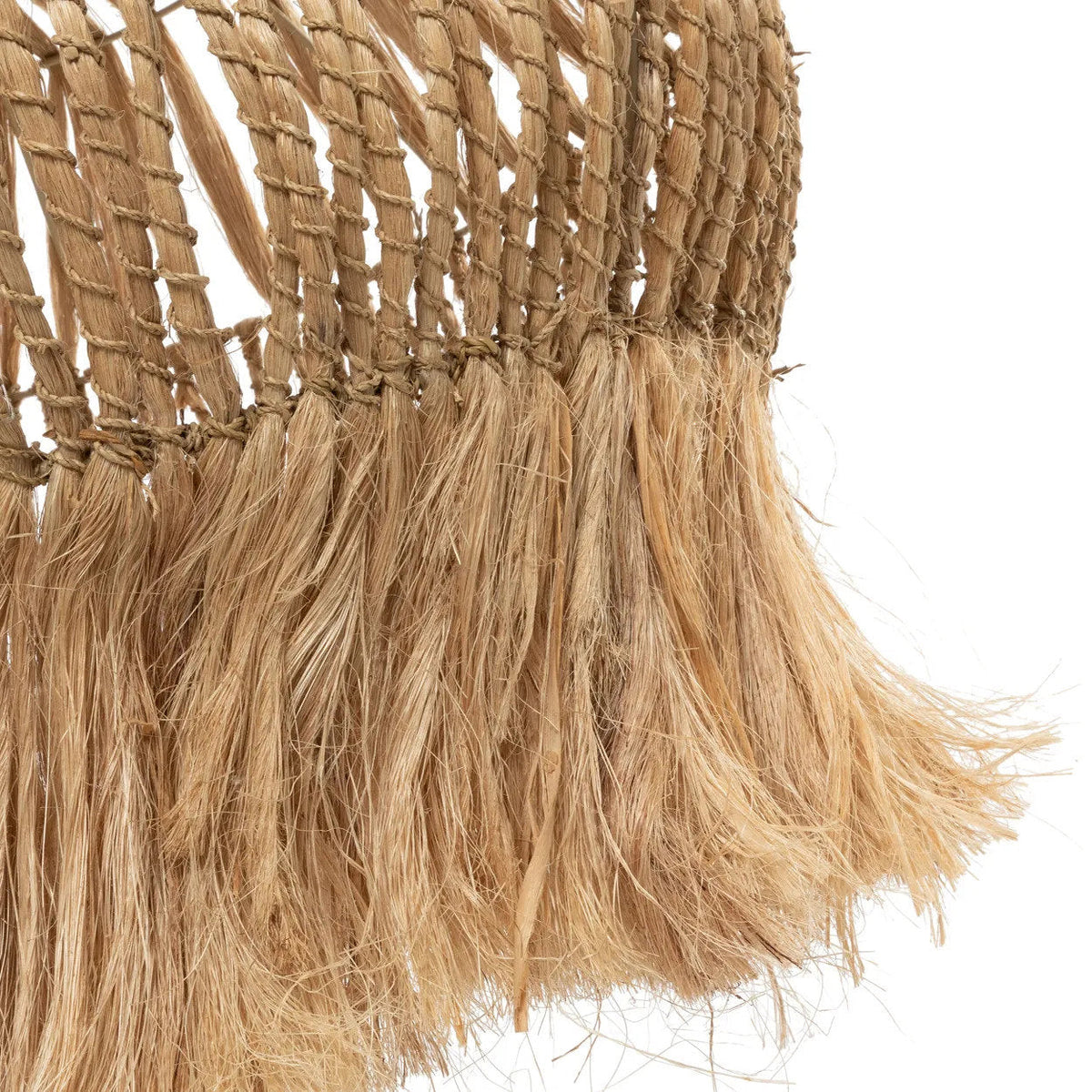 Détail de la bande de cordons ligaturés et de la frange d'abaca du Hippy Tipi