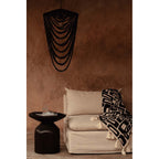 Abat-jour de lustre Wooden Bead en perles de bois noir en situation