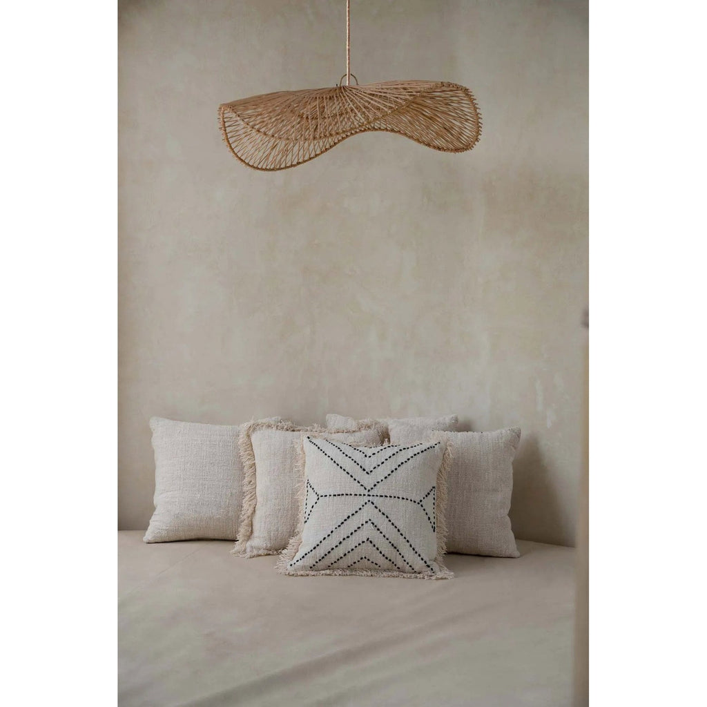 Abat-jour de suspension Chapeau en rotin naturel 75 cm en situation