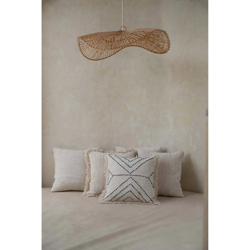 Abat-jour de suspension Chapeau en rotin naturel 75 cm en situation